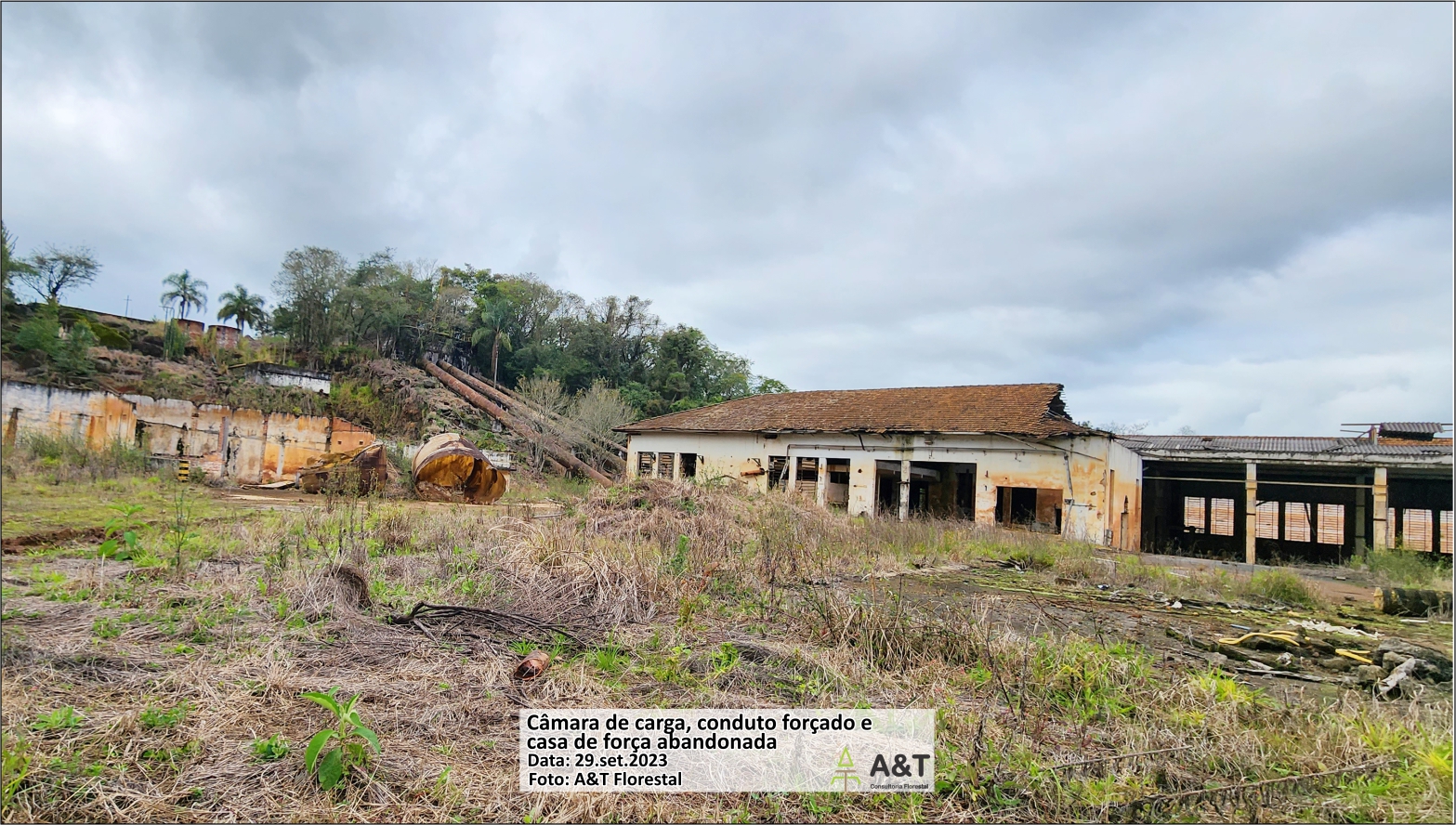 Câmara de carga, condutos forçado e casa de força abandonadas da CGH Tamarana (Imagem de 29.set.2023)